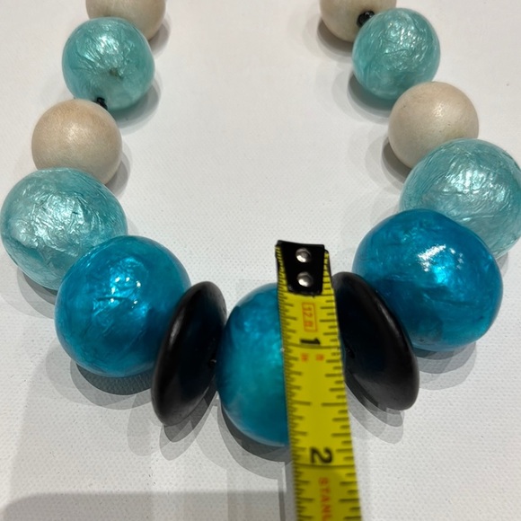 Elegant Blue and Cream Beaded Necklace - Picture 6 of 7